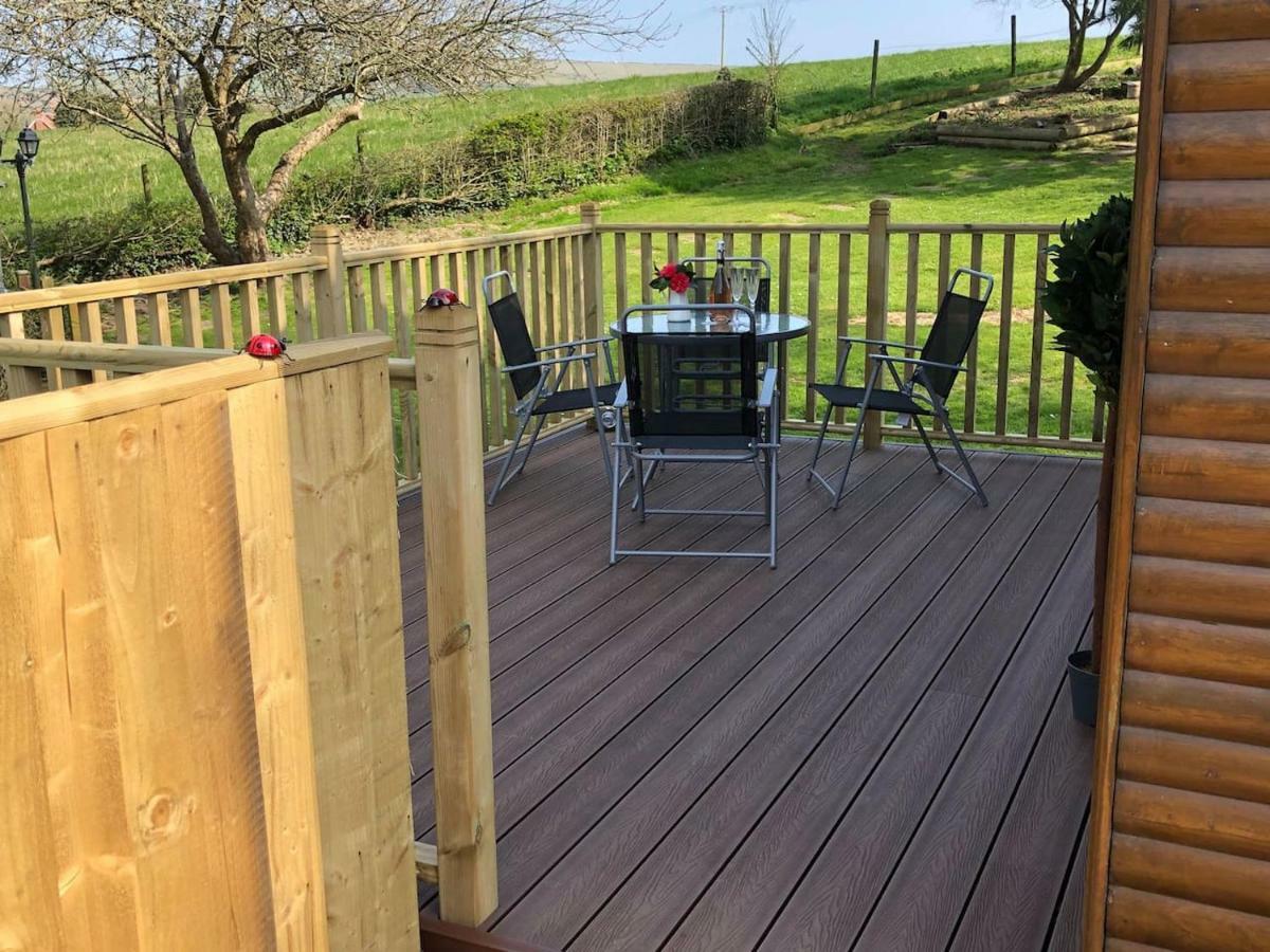 Cosy Dog Friendly Lodge With An Outdoor Bath On The Isle Of Wight Whitwell  Exterior foto